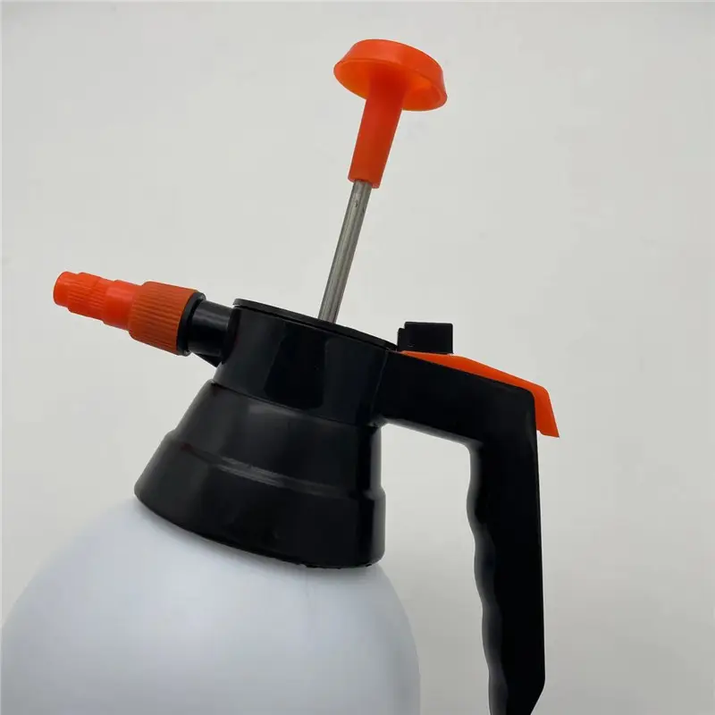 1.5L Large capacity durable home garden metal bar plastic spray bottle