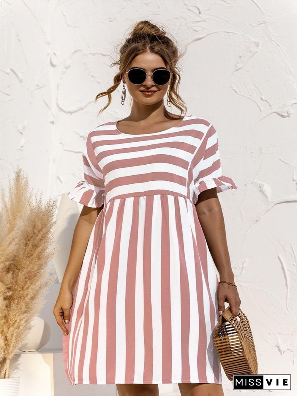 Loose Dress with Ruffled Stripes and Contrasting Colors