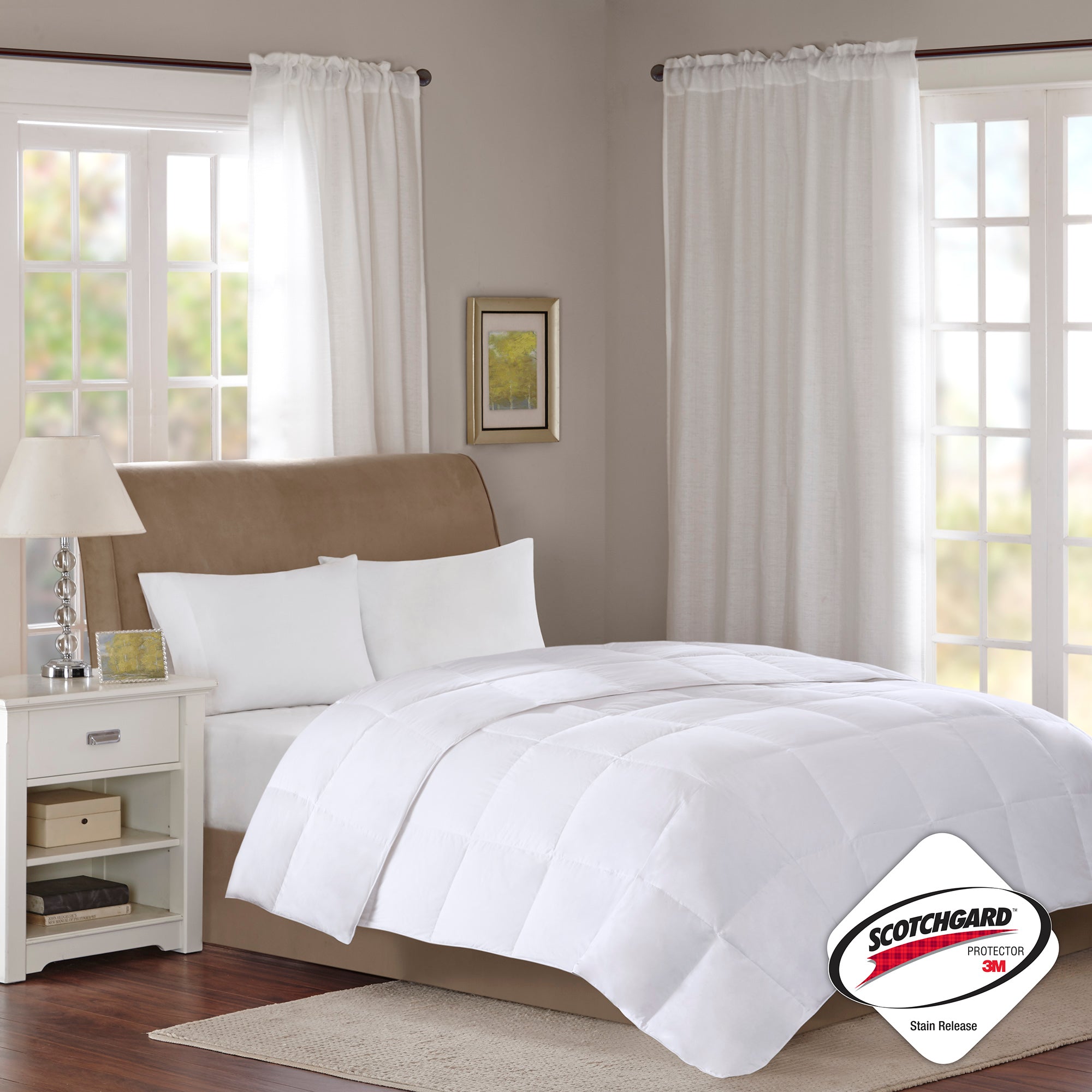 Comfort Classics 300 Thread Count 3M Scotchgard White Down Comforter， Level 1 - King