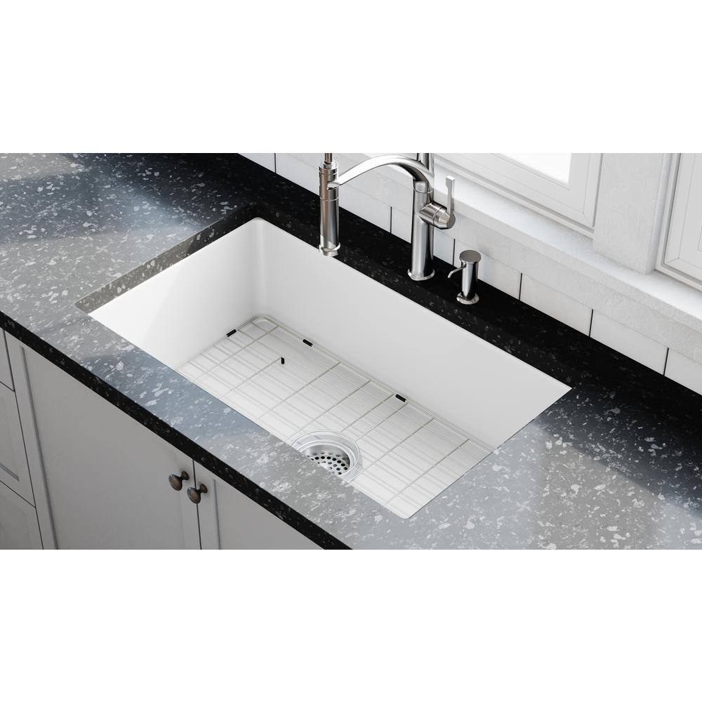 PELHAM  WHITE Kingsbridge Fireclay 32 .5 in. Single Bowl Undermount Kitchen Sink with Farmhouse Faucet Bottom Grid Drain PWS531-C