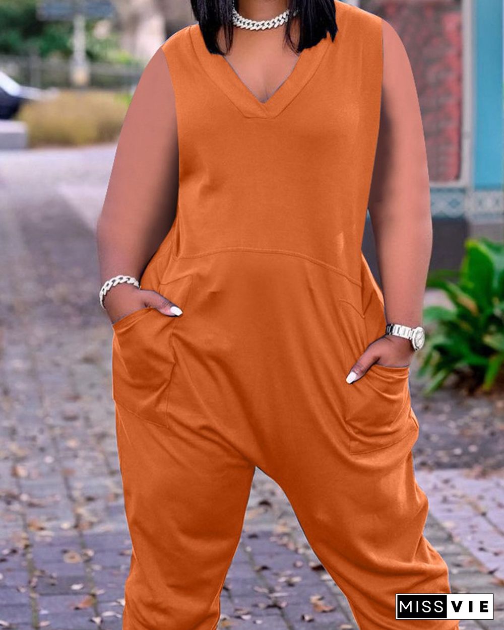 Solid Sleeveless Loose Jumpsuit With Pockets