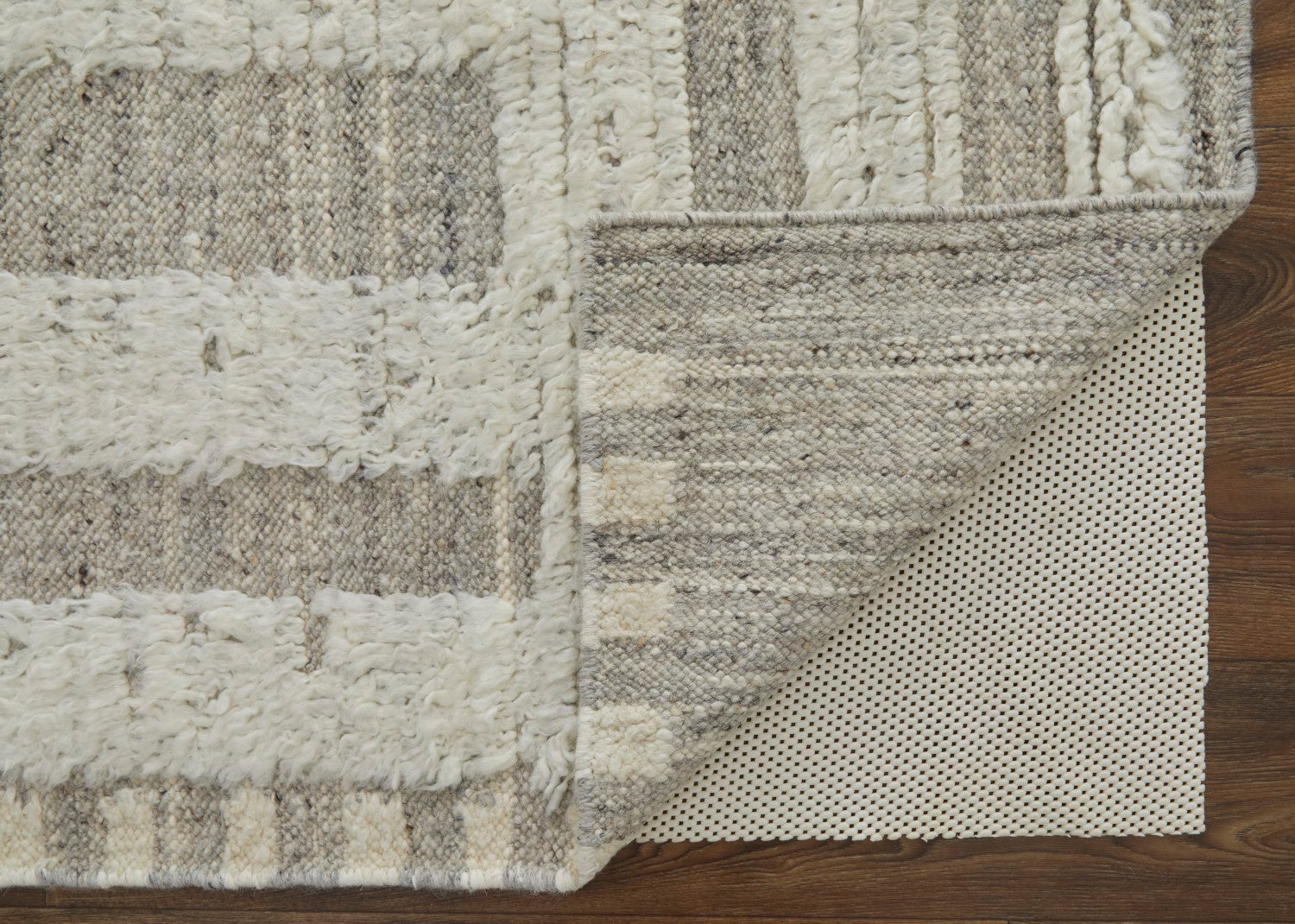 Saena Linear Hand Woven Ivory / Gray Rug