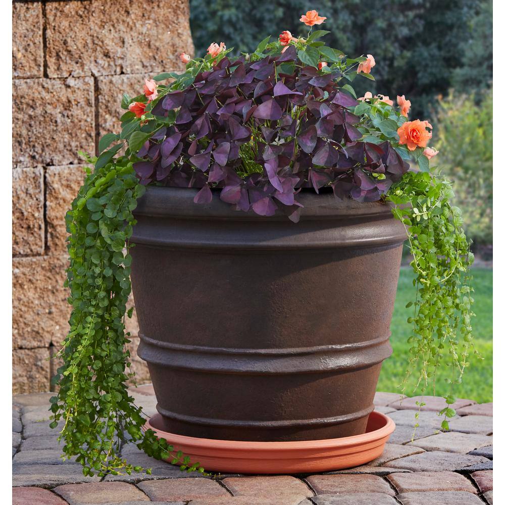 Vigoro 21.8 in. Sutter Creek Java Large Brown Resin Planter (21.8 in. D x 16.1 in. H) US936116