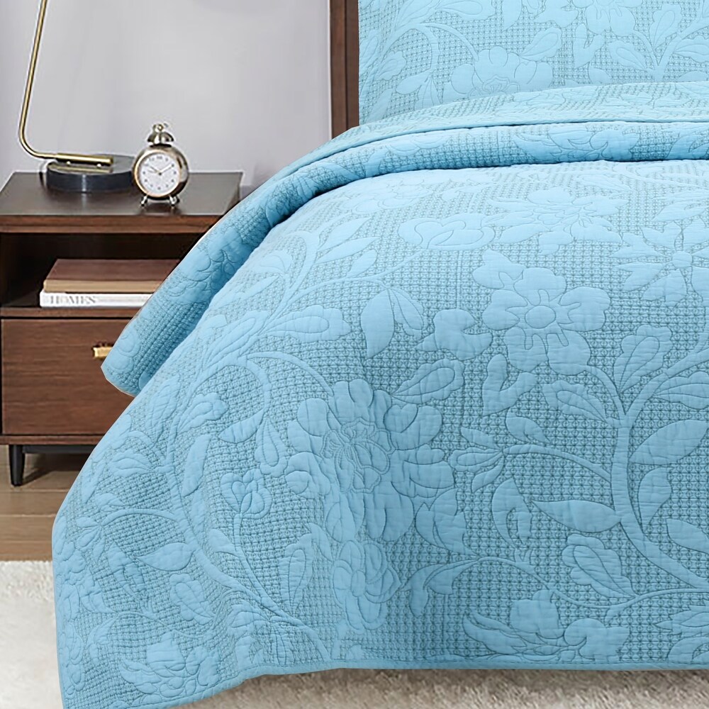 3 Piece Quilt Set with Floral Patterns by HULALA HOME