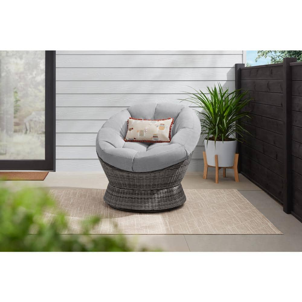 StyleWell Papasan Black Swivel Wicker Outdoor Lounge Chair with Standard Gray Cushion 505.1040.000