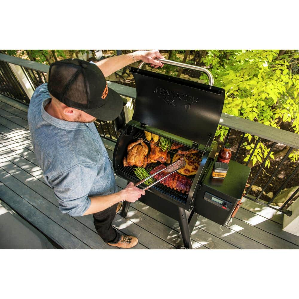 Traeger Pro 575 Wifi Pellet Grill and Smoker in Black TFB57GLE