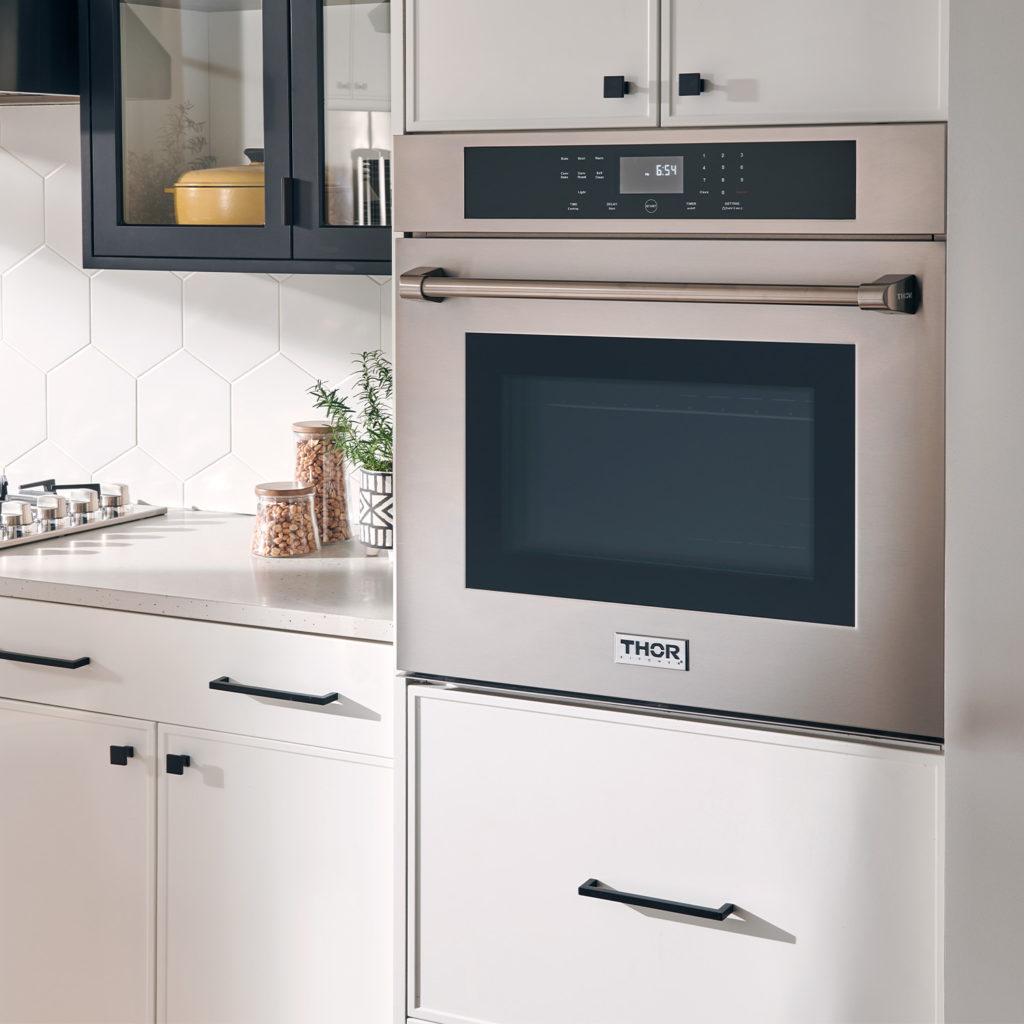 Thor Kitchen 30-inch, 4.8 cu.ft. Built-in Single Wall Oven with Convection Technology HEW3001