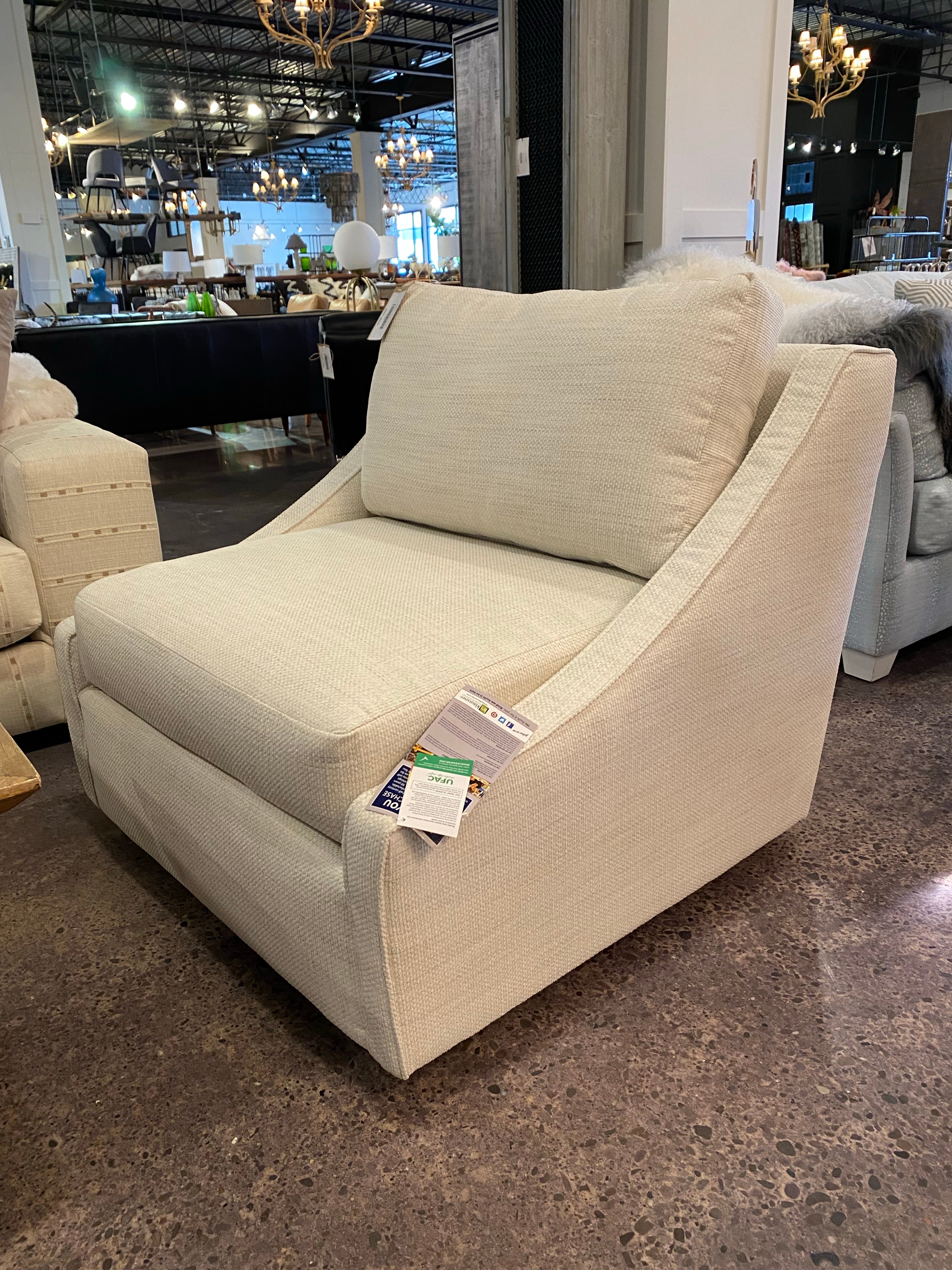 ROMEE SWIVEL CHAIR