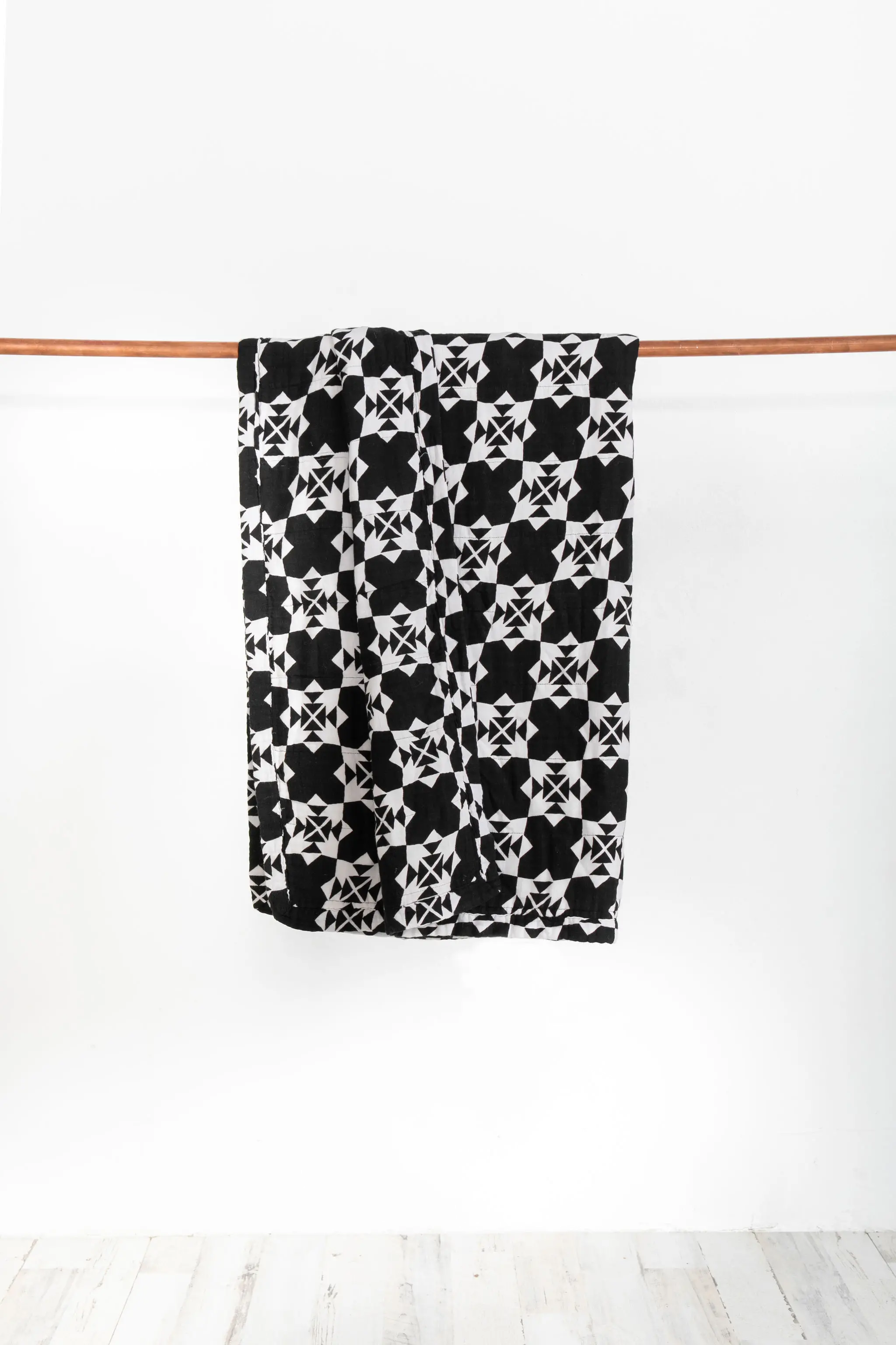 Black and White XL Muslin Quilt Blanket - Avalon