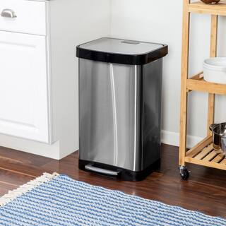 Innovaze 14.53 Gal.55 L Stainless Steel Rectangular Liner Rim Step-on Trash Can MGCS-AS2001