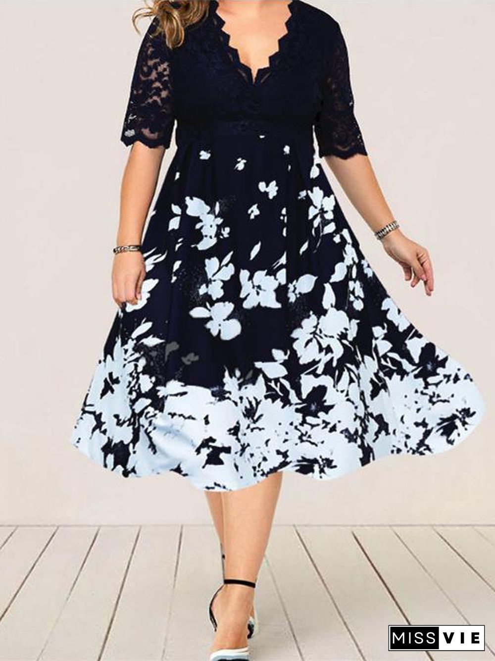 Women's Short Sleeve V-neck Floral Printed Lace Stitching Midi Dress