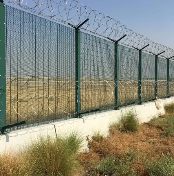 Factory Directly Supply V Fold Wire Mesh Fence Tennis Court Fence