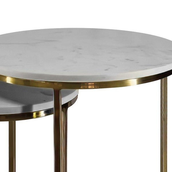 21， 18 Inch Transitional Style Round Marble Top Nesting End Table， Set of 2， Metal Frame， White， Brass