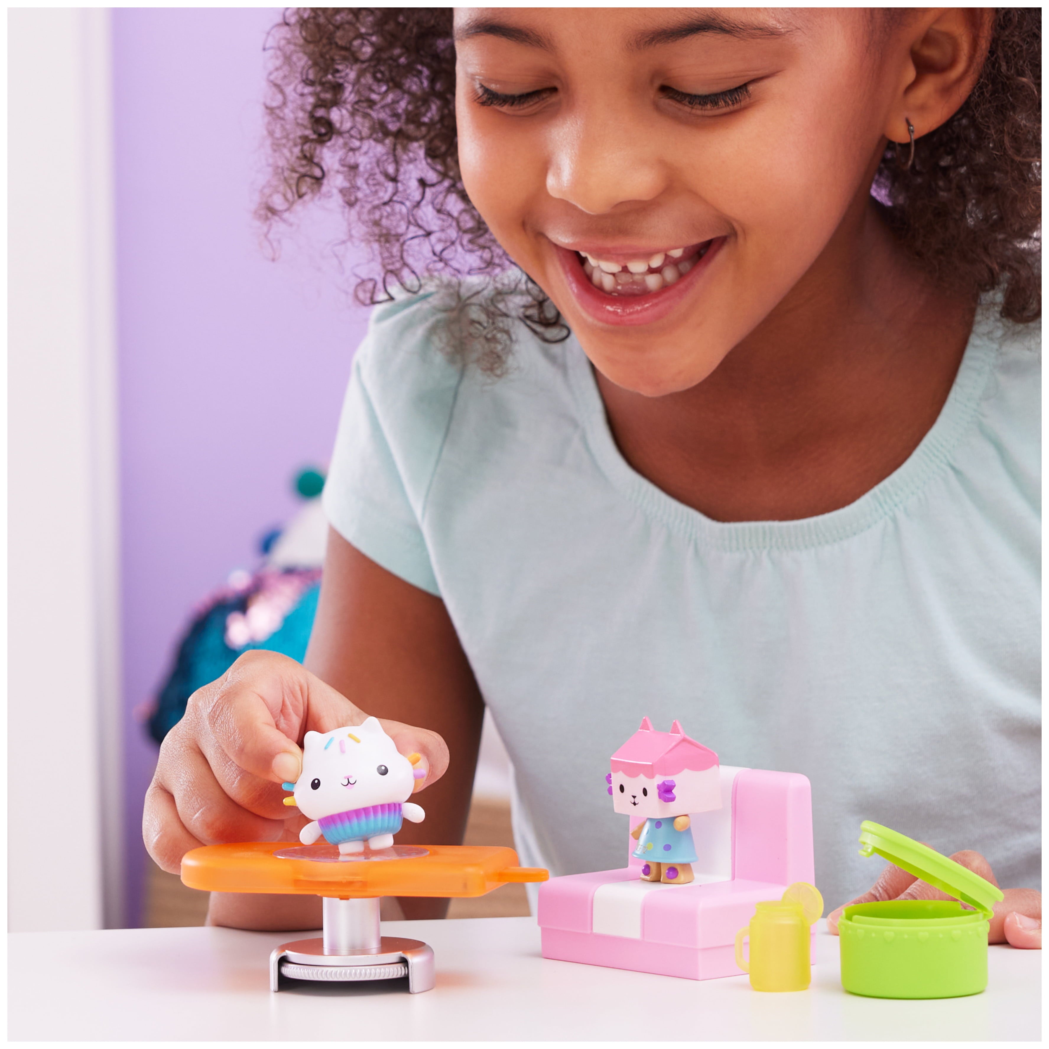 Gabby’s Dollhouse (Walmart Exclusive) Kitchen Furniture and Figures for Kids 3 and Up