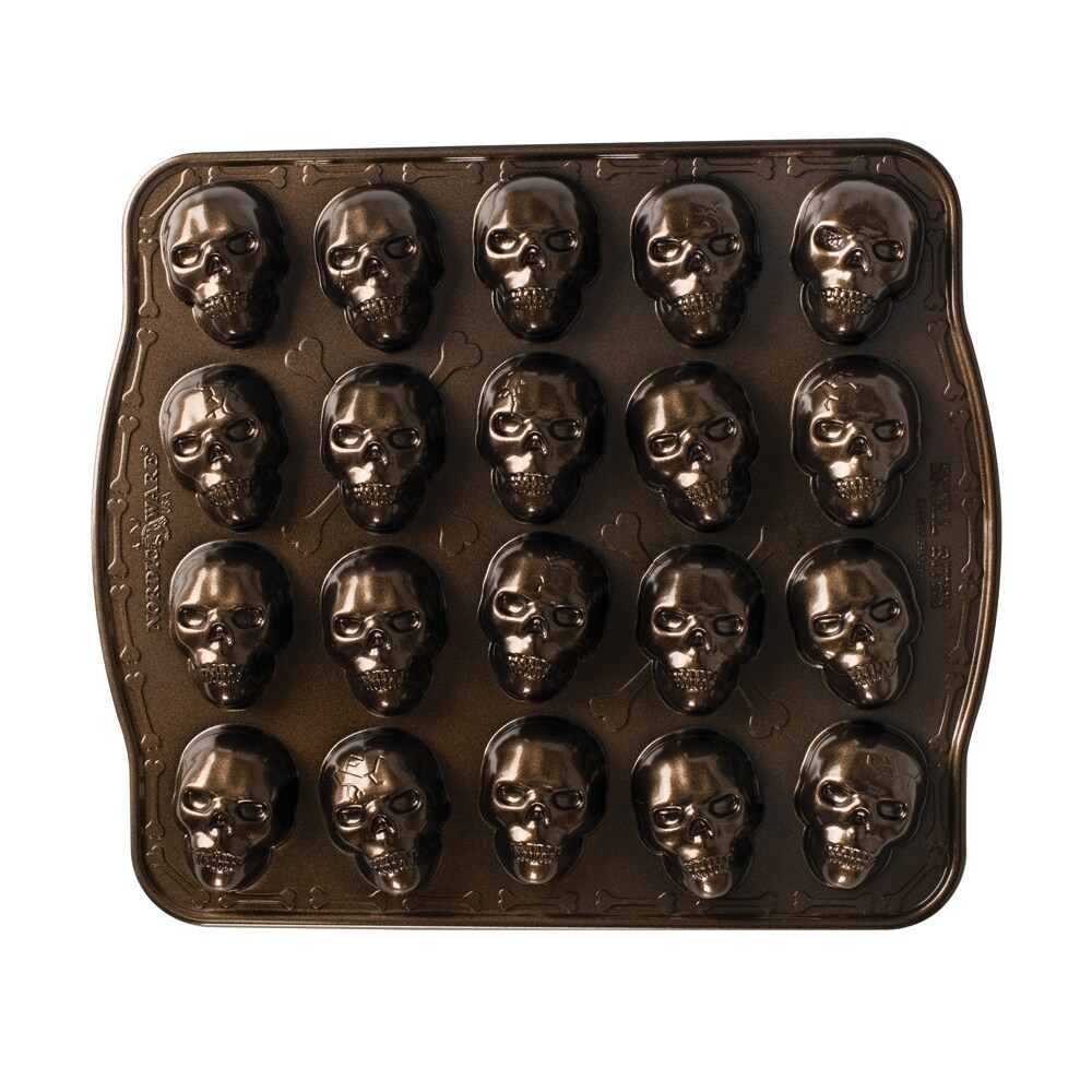 Nordic Ware Skull Bites Cakelet Pan   Brown