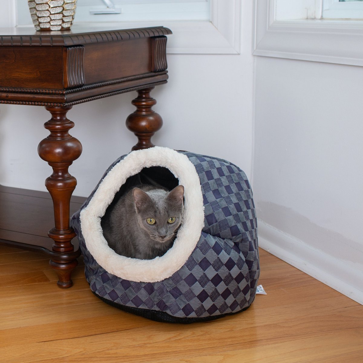 Armarkat Cuddle Cave Dog and Cat Bed， Blue Checkered