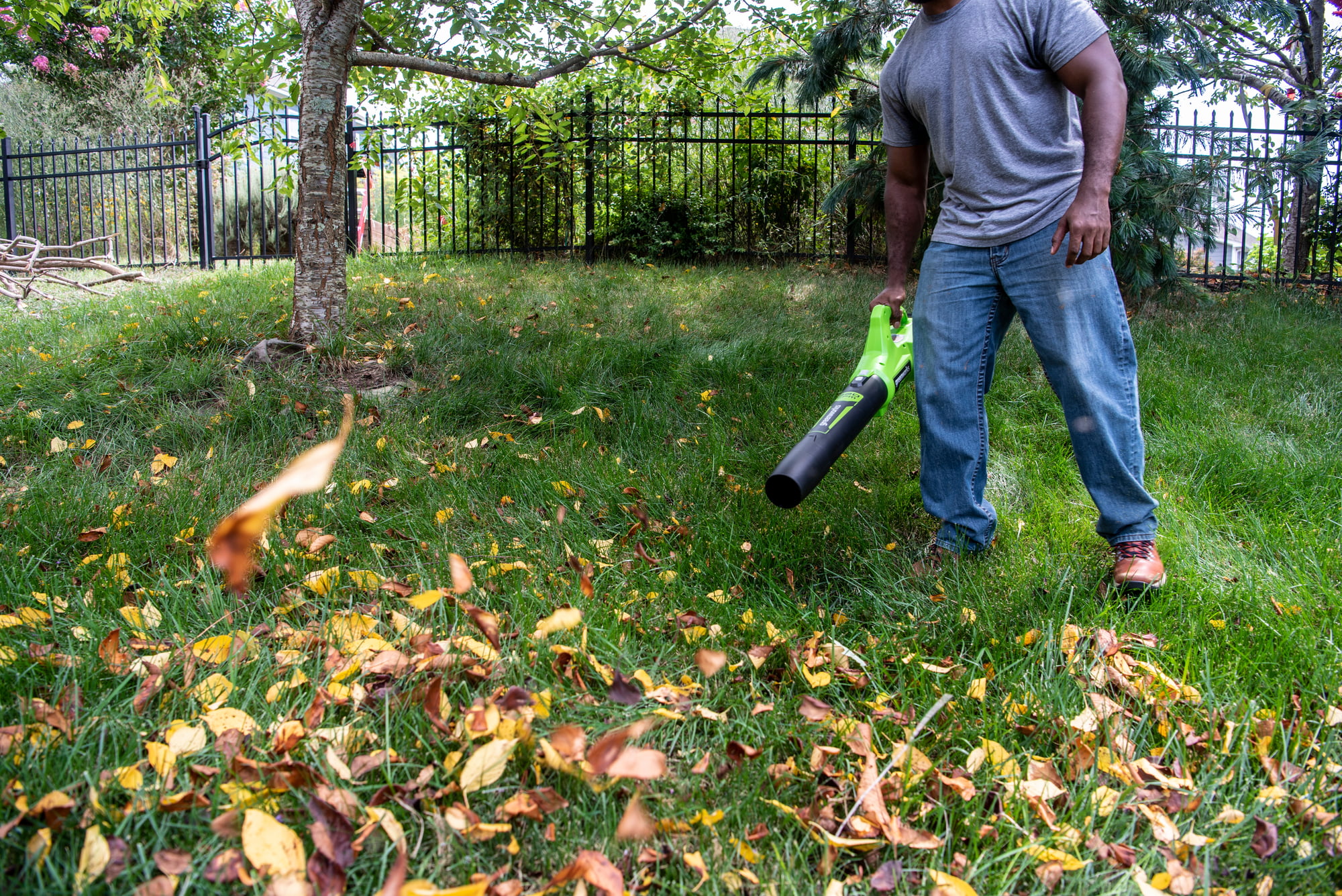 Greenworks 24V Cordless Axial Blower (90 MPH / 320 CFM) ， 2Ah USB Battery and Charger