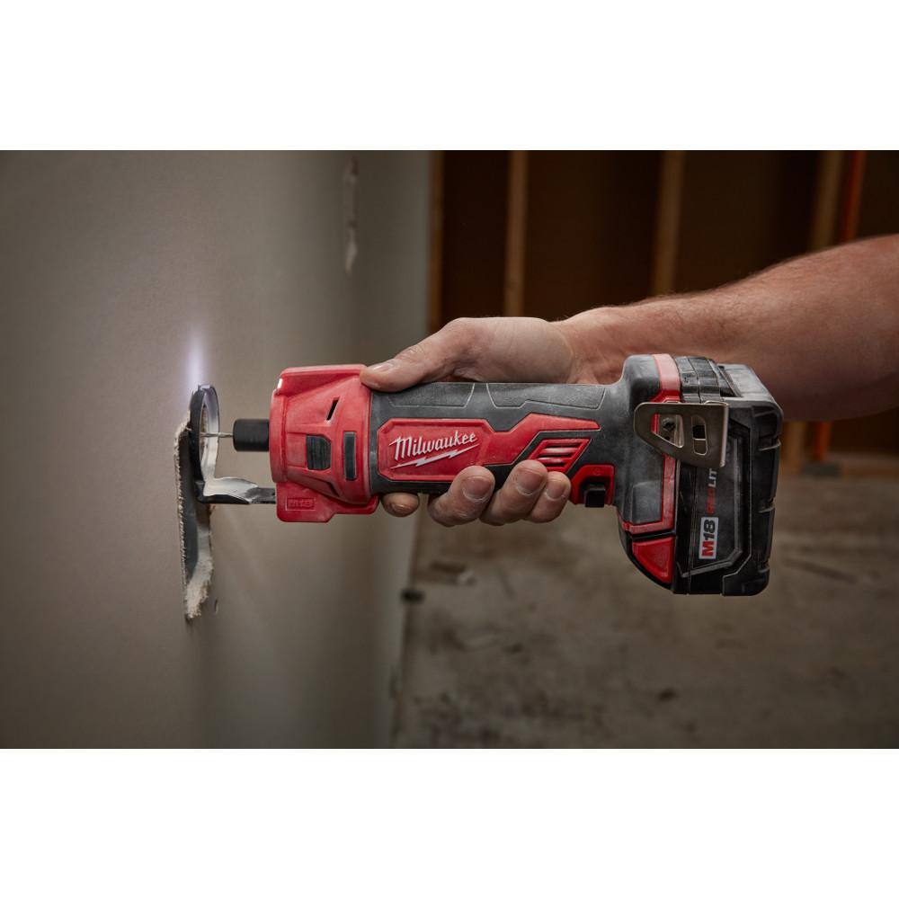 MW M18 FUEL 18V Lithium-Ion Brushless Cordless Drywall Screw Gun XC Kit with M18 Cut Out Tool 2866-22-2627-20