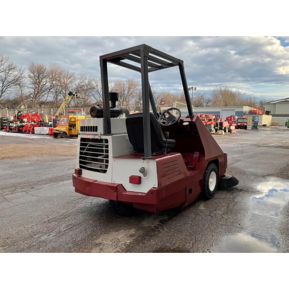 PowerBoss SW9XR Armadillo Floor Sweeper Ride On Gas 2005 Used ;