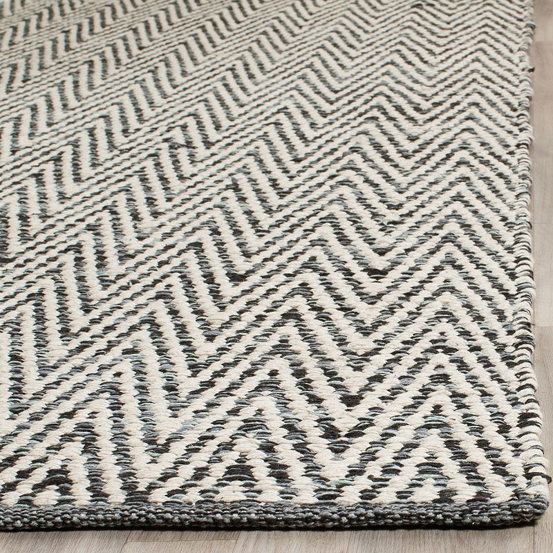 Safavieh Montauk Harley Chevron Rug