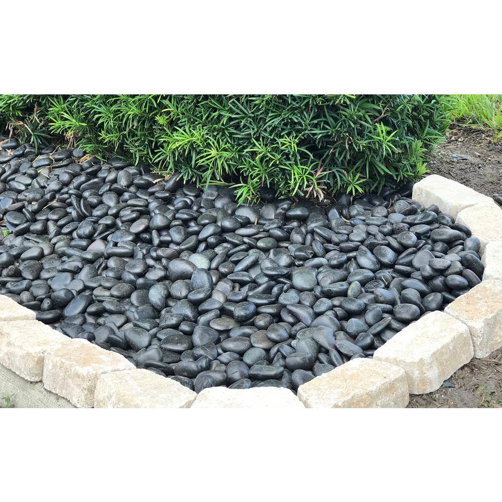 Rain Forest 0.5 in. to 1.5 in. 2200 lb. Small Black Grade A Polished Pebbles Super Sack RFBRPA1-2200-SS