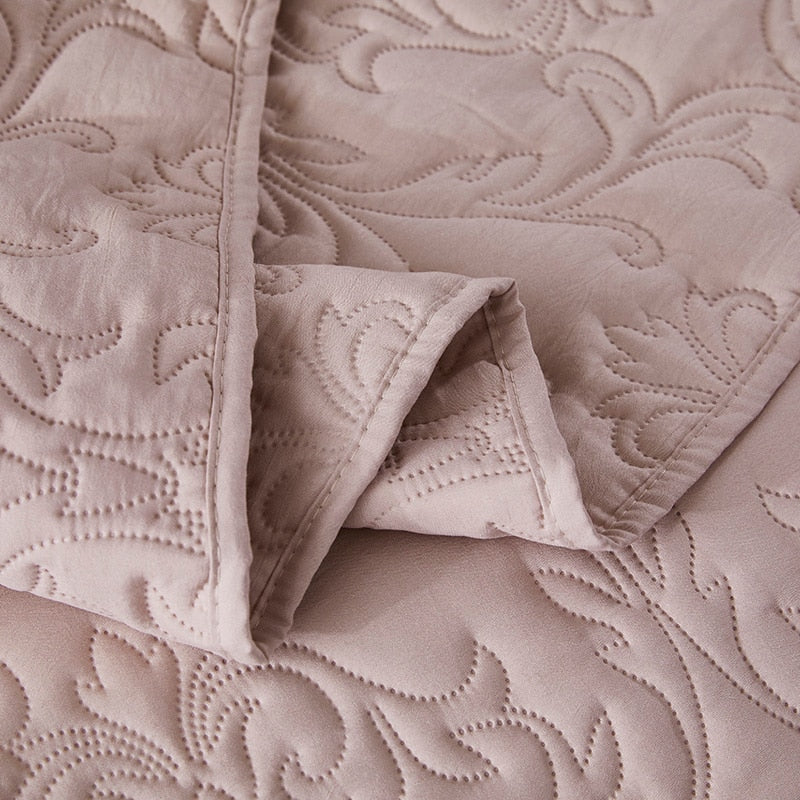 CloudNine Quilted Bed Set