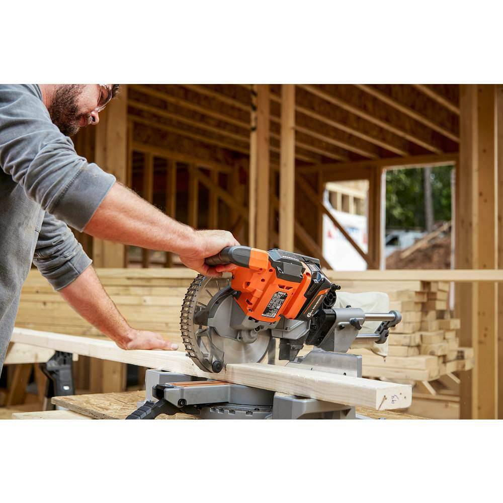 RIDGID 18V 6.0 Ah MAX Output Lithium-Ion (2-Pack) with 18V 4.0 Ah MAX Output Lithium-Ion (2-Pack) AC840060PN-AC840040P