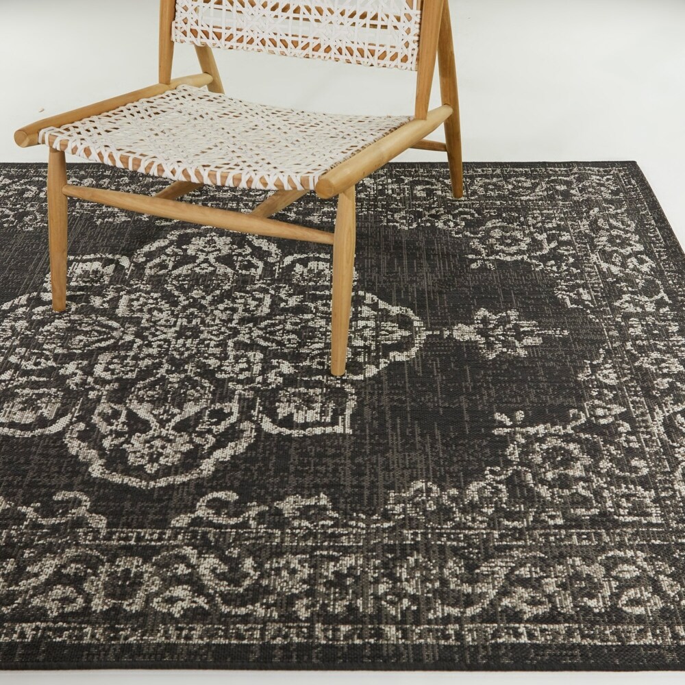 Ridha Medallion Indoor/Outdoor Area Rug