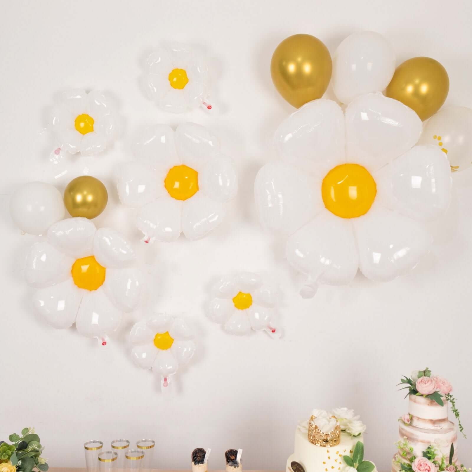 Set of 10 White Daisy Flower-Shaped Mylar Foil Party Balloons, Assorted Floral Balloon Decorations with Balloon Dots 10