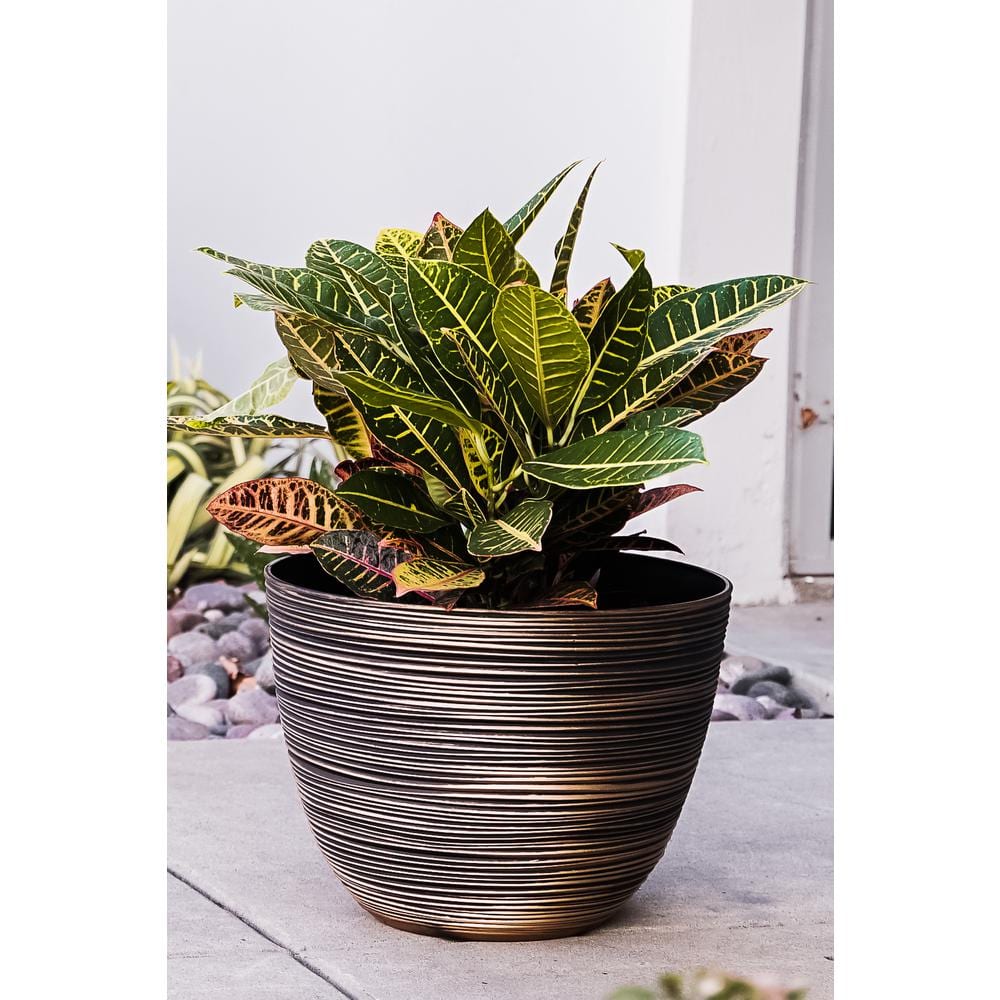 XBRAND 12 in. Tall Bronze Modern Nested Round Textured Indoor/Outdoor Plastic Pot Planter (Set of 3) PL3417BNE