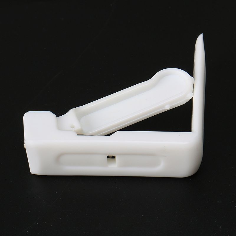 Plastic Cover Cloth Tablecloth Clip Table Spring Loaded Clamp Holder 4 Pcs