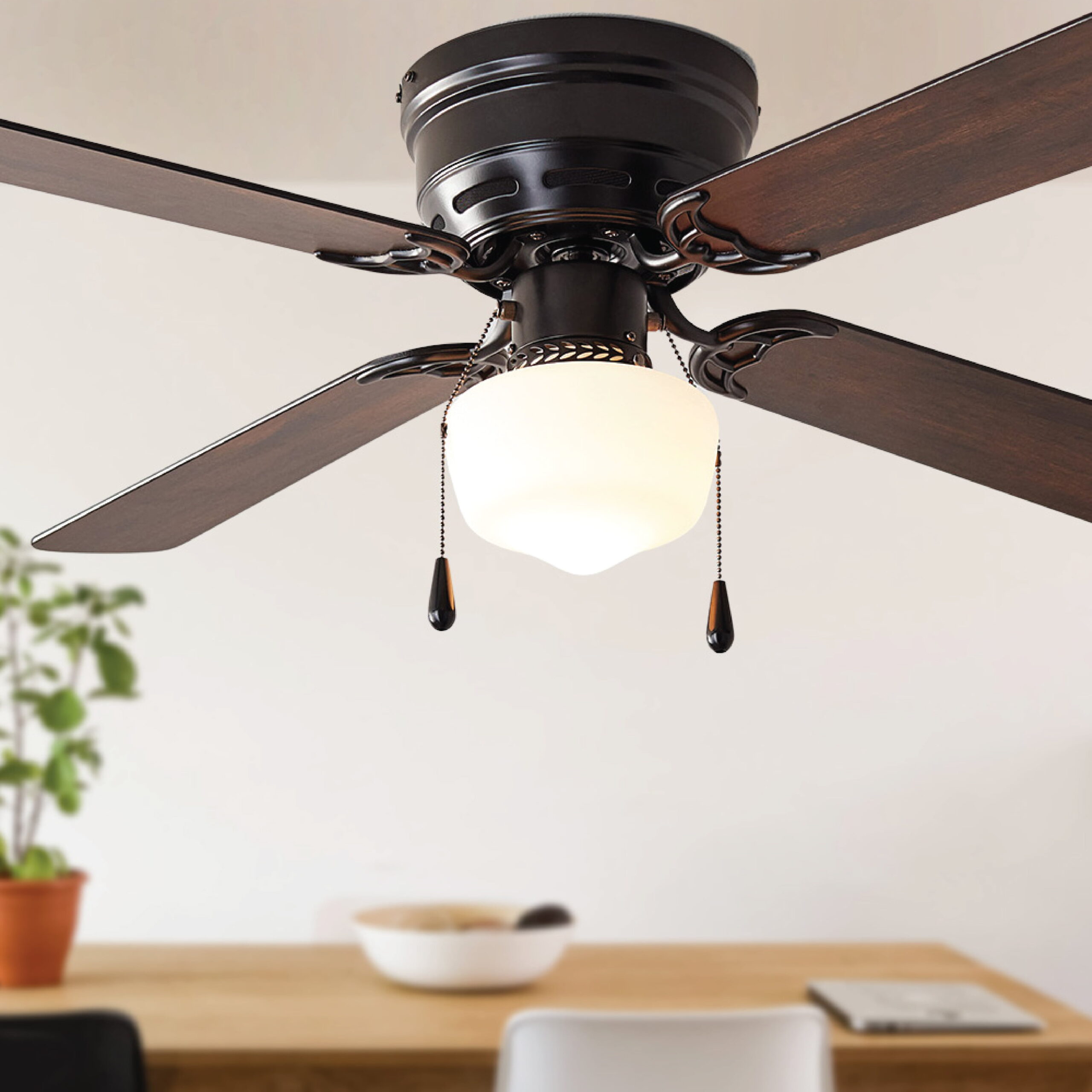 Mainstays 42 inch Hugger Indoor Ceiling Fan with Light Kit， Black， 4 Blades， Reverse Airflow