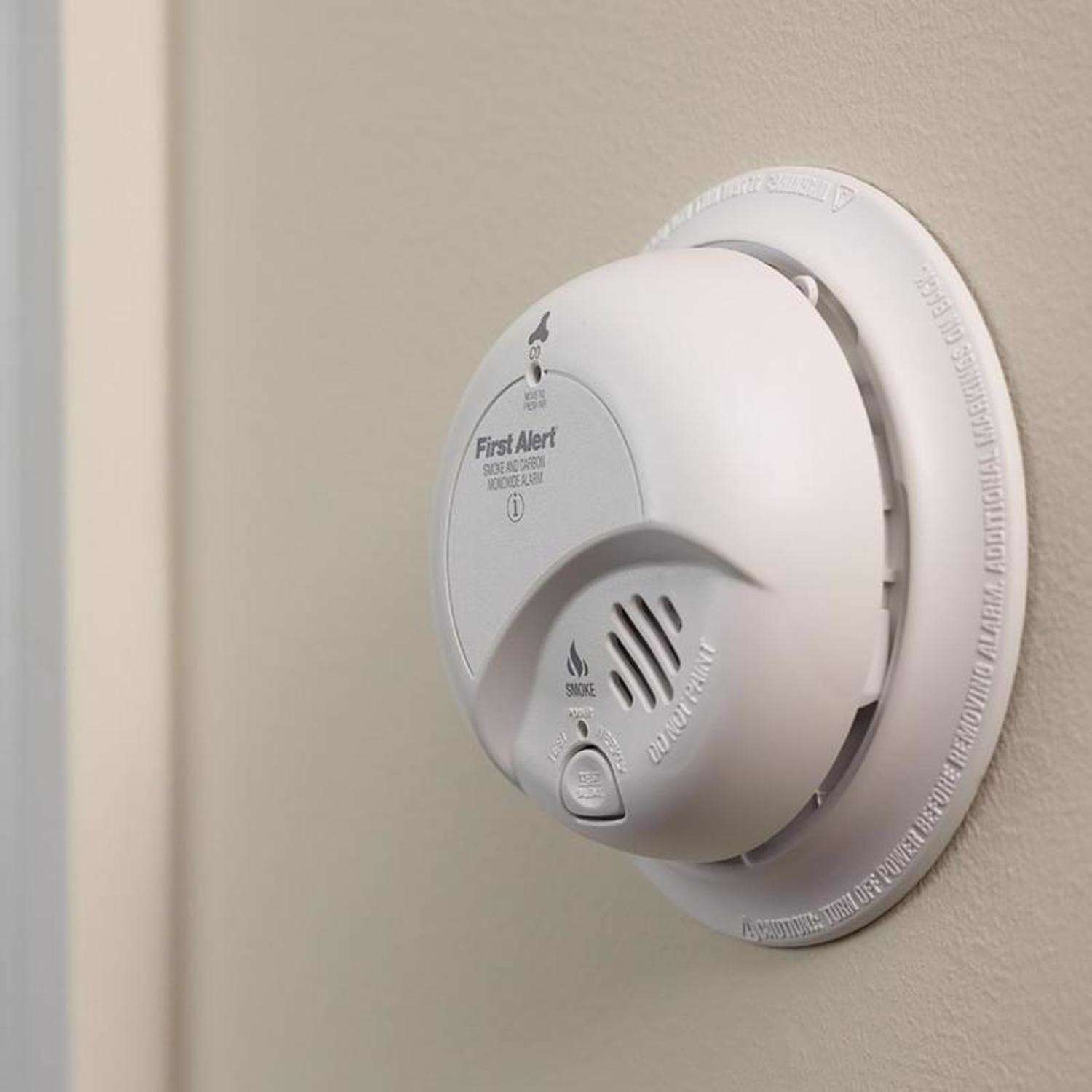 BRK Hard-Wired w/Battery Back-up Electrochemical/Ionization Smoke and Carbon Monoxide Detector