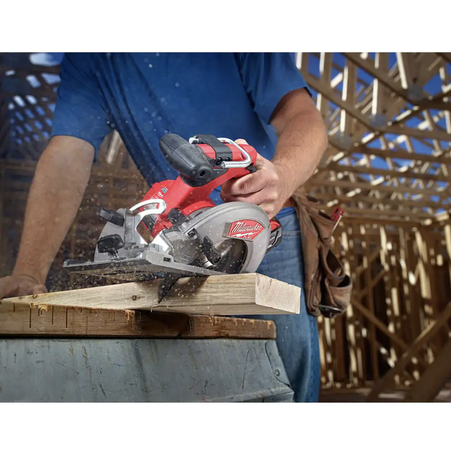 Milwaukee M18 FUEL 18-Volt Lithium-Ion Brushless Cordless 6-1/2 in. Circular Saw， Tool-Only (2730-20)