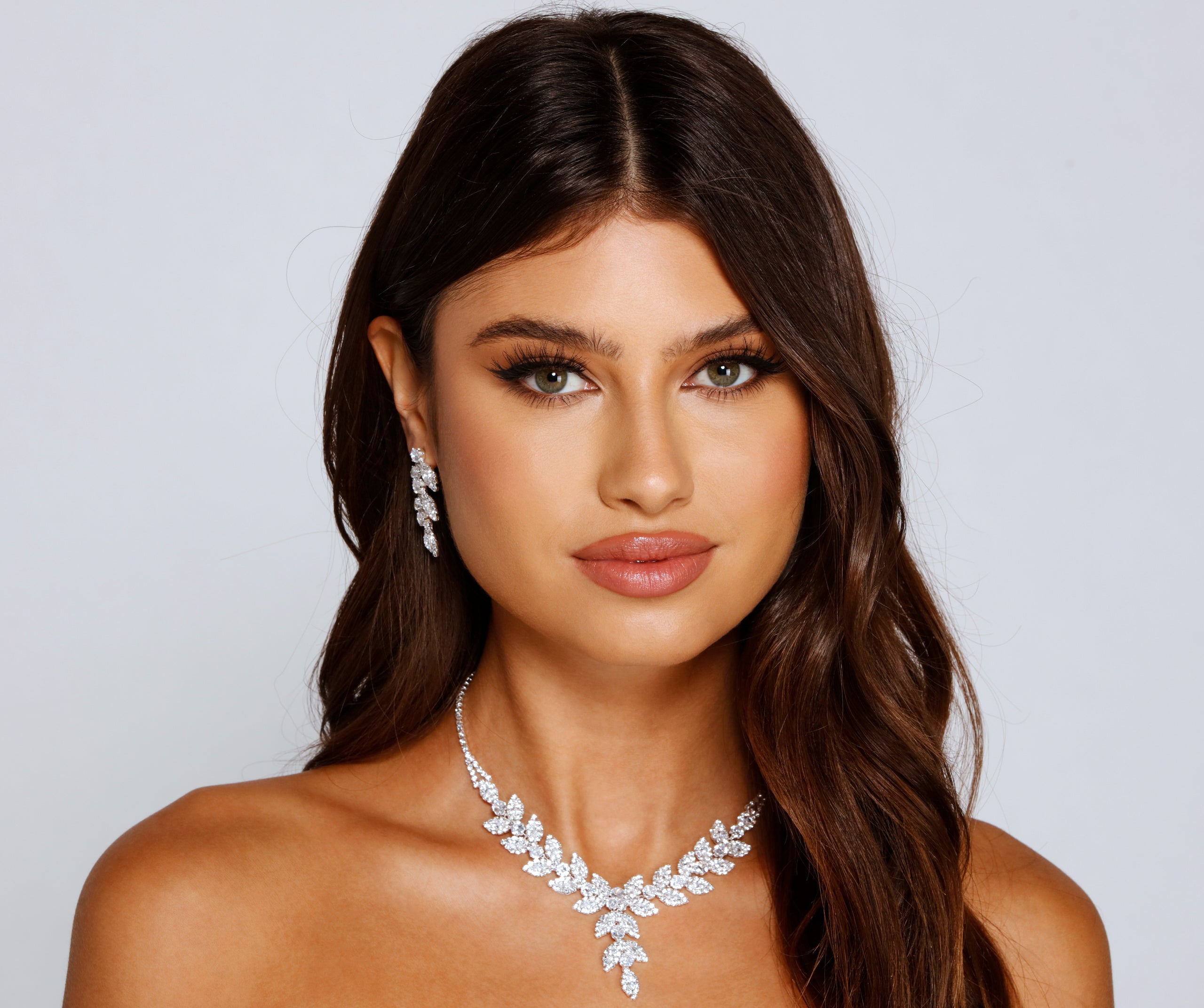 Elegant Stunner Necklace And Earrings Set