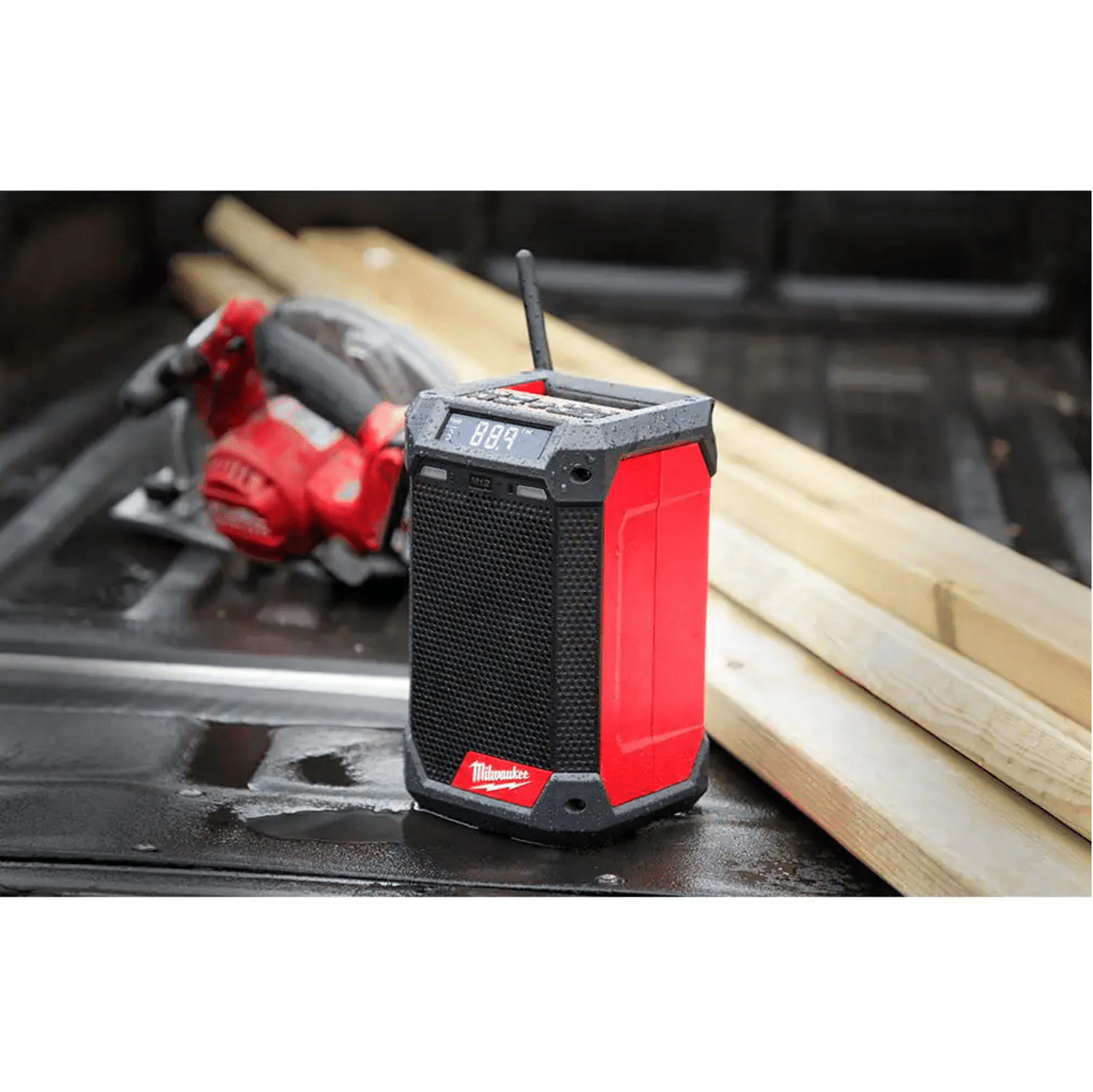 Milwaukee M12 12-Volt Lithium-Ion Cordless Bluetooth/AM/FM Jobsite Radio， 2951-20