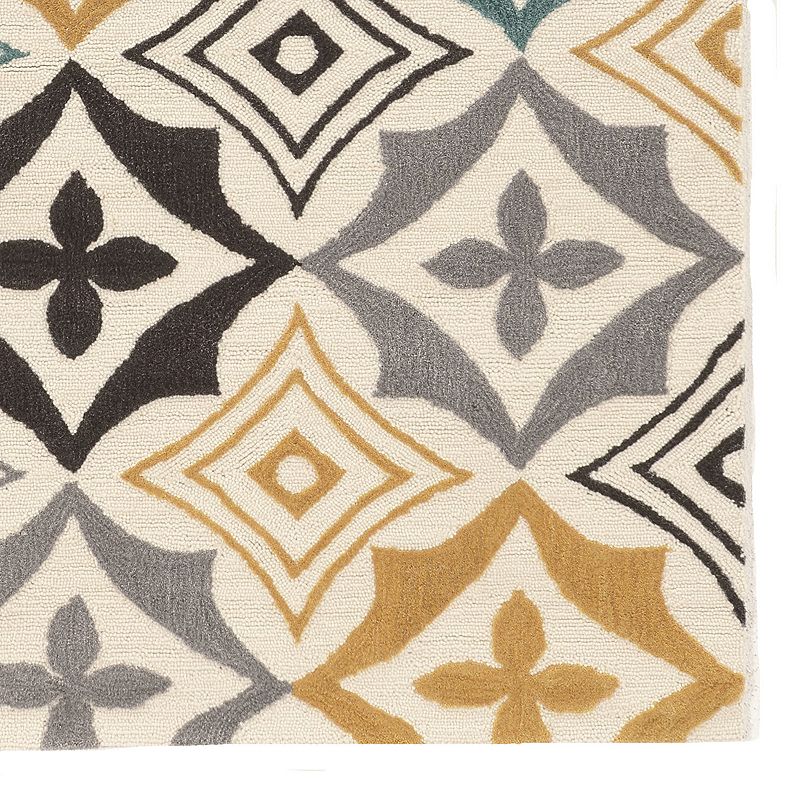 Linon Trio Emblem Rug