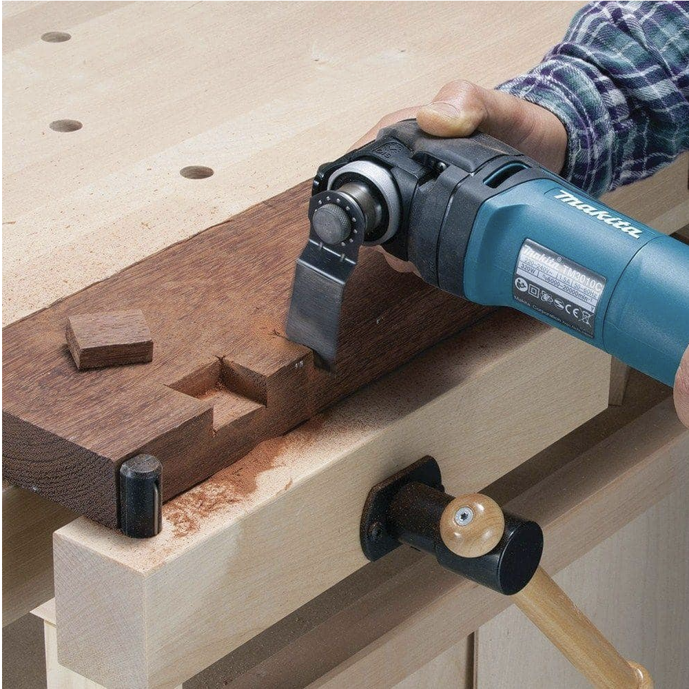 Makita 3 Amp Corded Variable Speed Oscillating Multi-Tool Kit With Blade， Sanding Pad， Sandpaper， Adapter， Hard Case