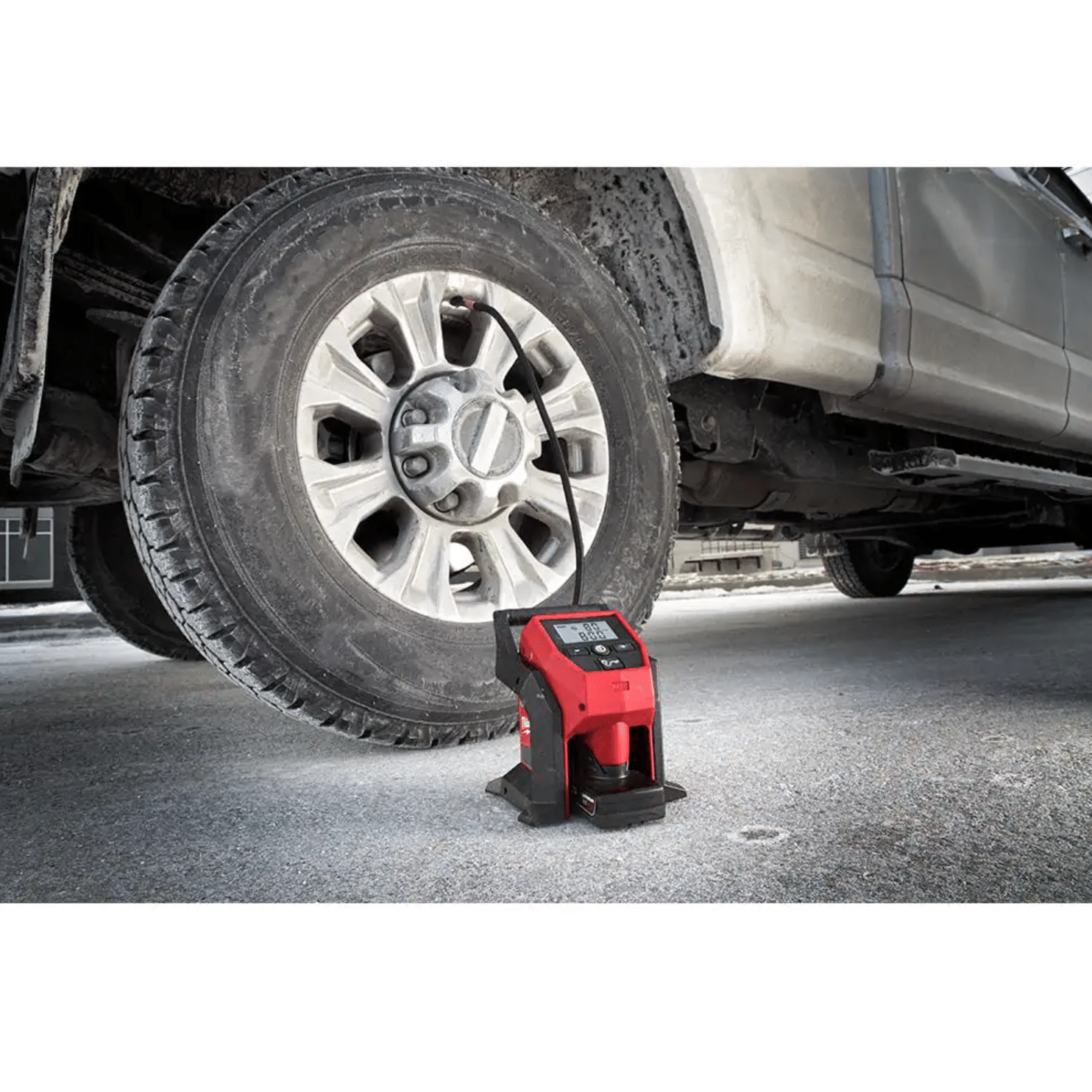 Milwaukee M12 12-Volt Lithium-Ion Cordless Compact Inflator， Tool-Only (2475-20)