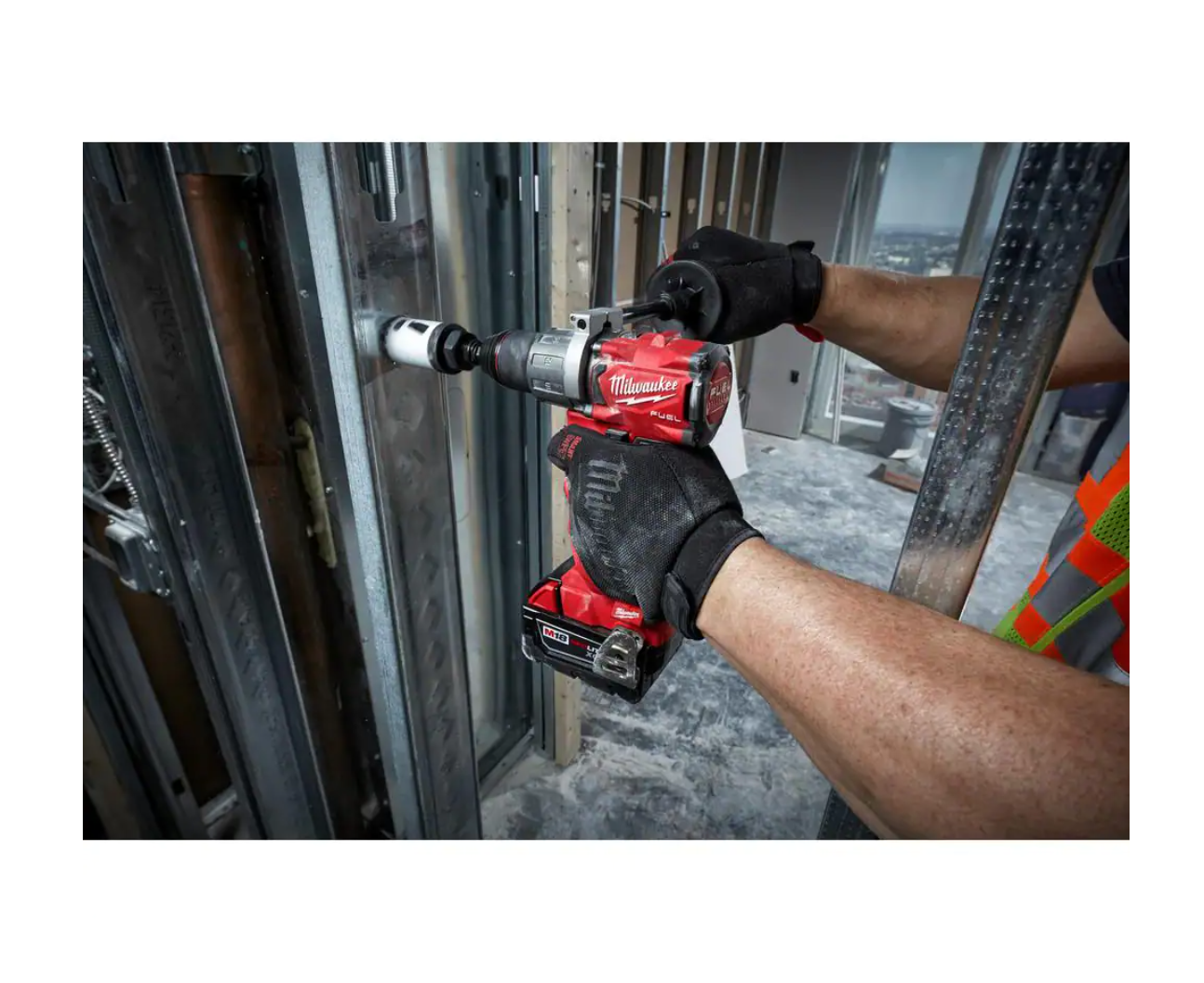 Milwaukee 2804-20-48-59-1852 M18 FUEL 18-Volt Lithium-Ion Brushless Cordless 1/2 in. Hammer Drill/Driver w/ (1) 5.0 Ah， (1) 2.0 Ah Battery and Charger