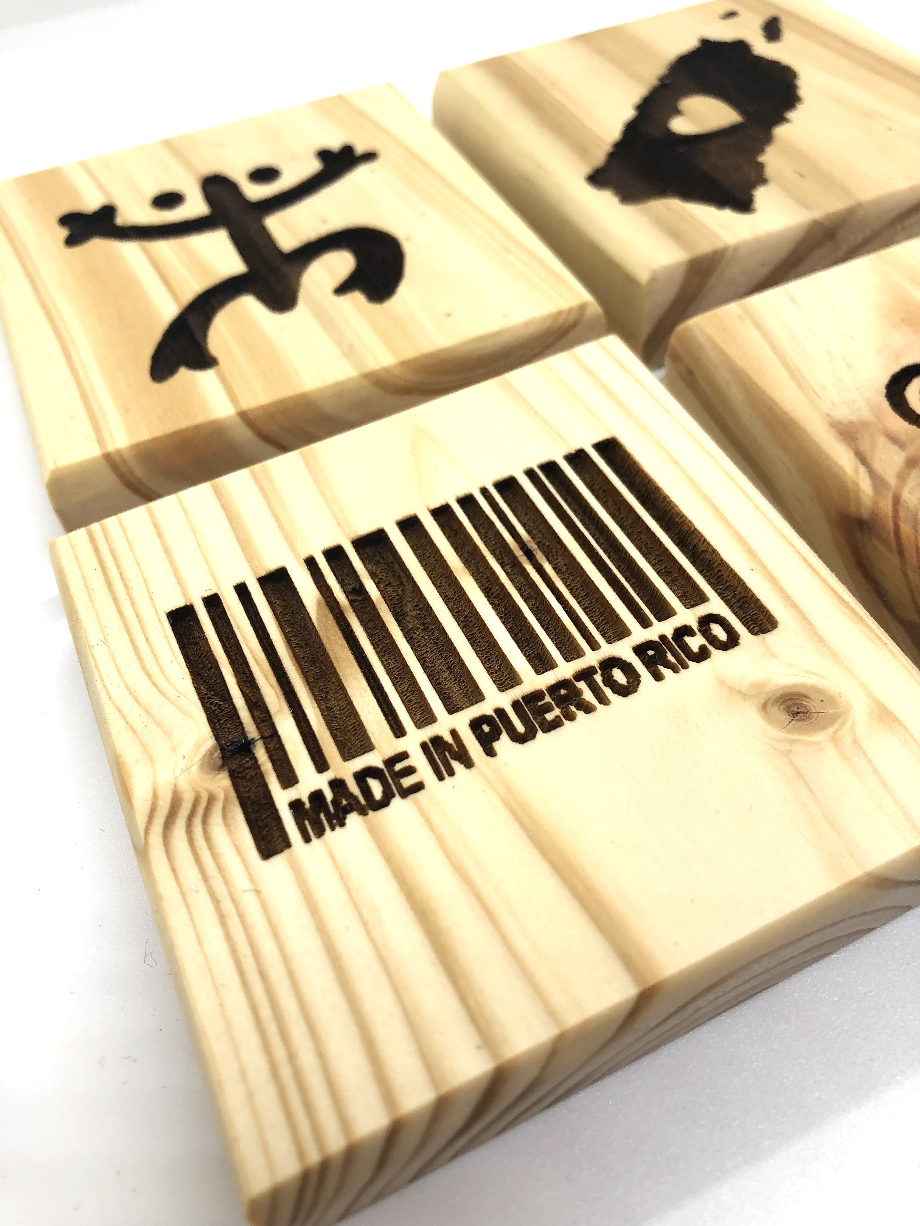 Puerto Rican Pride Coasters: Permanent Engraved Gift Set of 4 Wood Coasters. Coqui Symbol， Made in Puerto Rico Barcode， Puerto Rico Map and Taino Sun