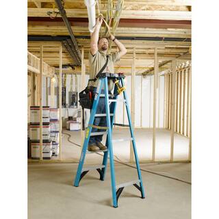 Werner 6 ft. Fiberglass Step Ladder with 250 lb. Load Capacity Type I Duty Rating FS106