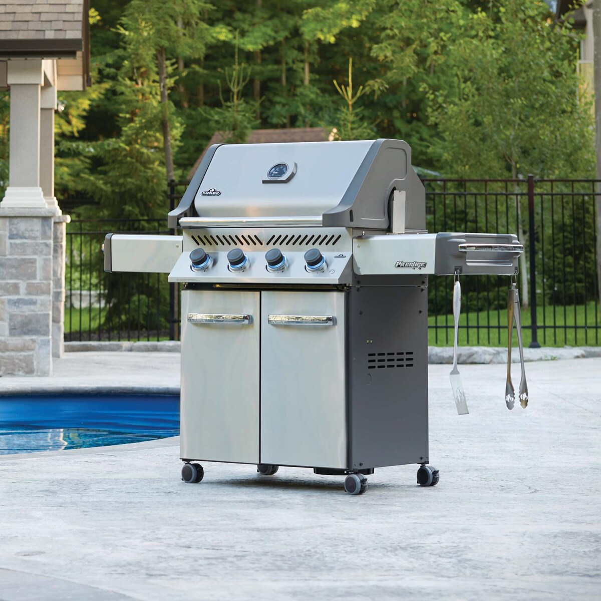 Napoleon Prestige 500 Propane Gas Grill