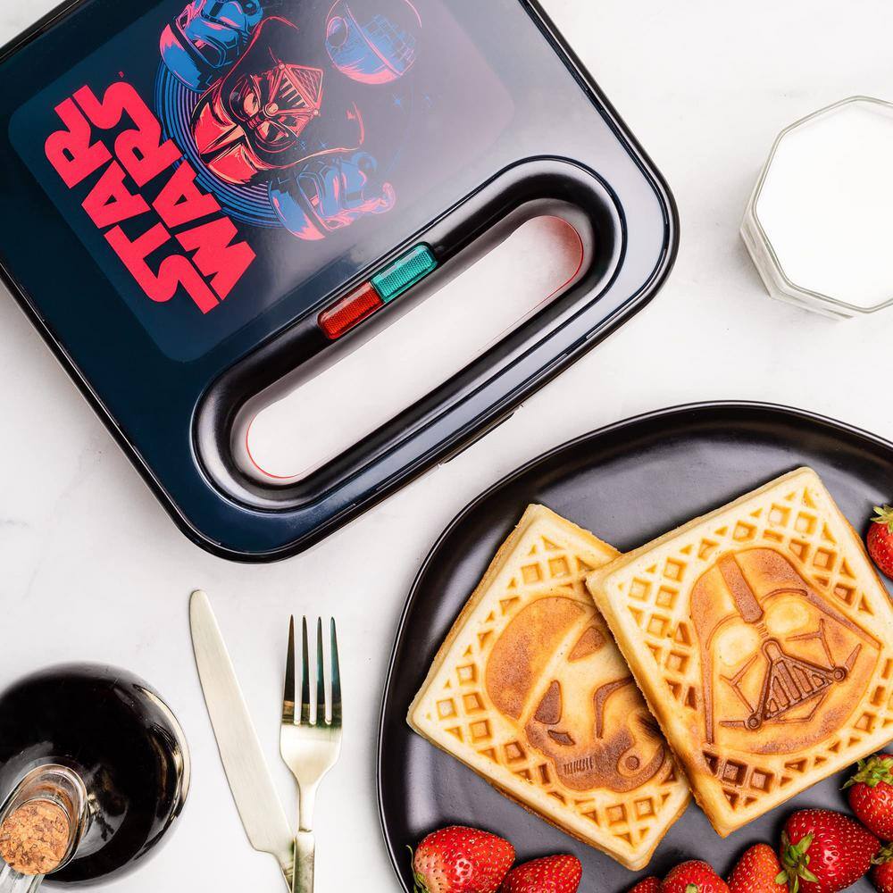 Uncanny Brands Star Wars Black Double-Square American Waffle Maker WM2-SRW-VDST