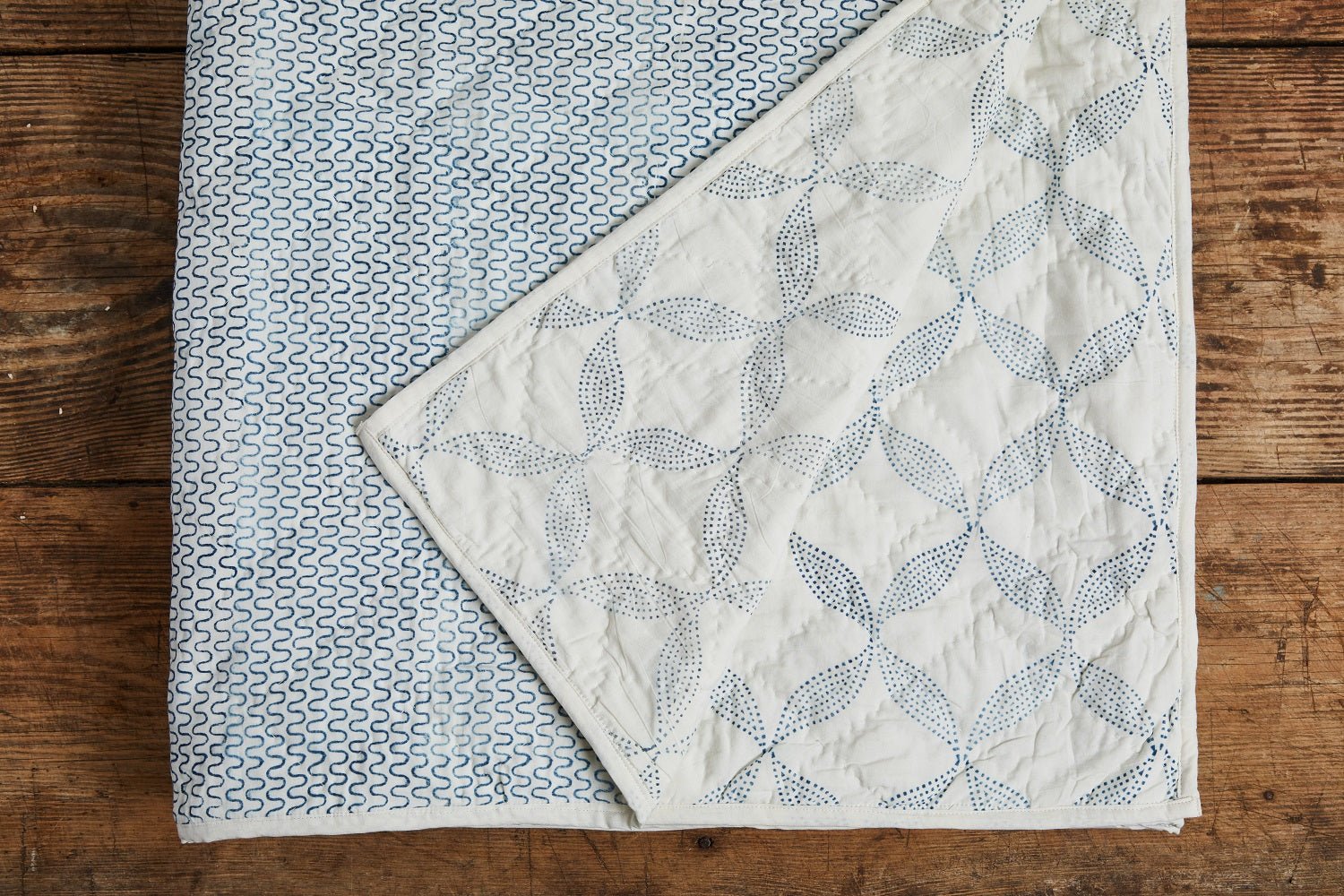 Les Indiennes, Gigi Angeline Quilt, Indigo