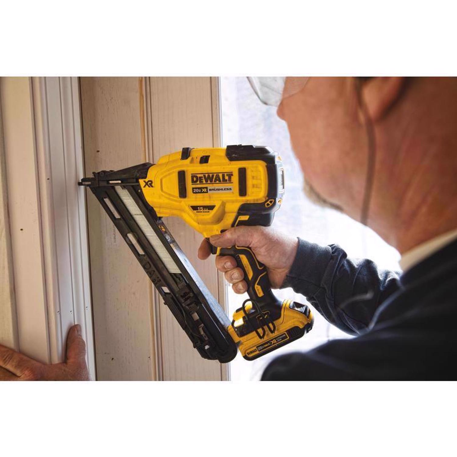 DW 20V Max XR 15 Ga. Cordless Nailer 20 V