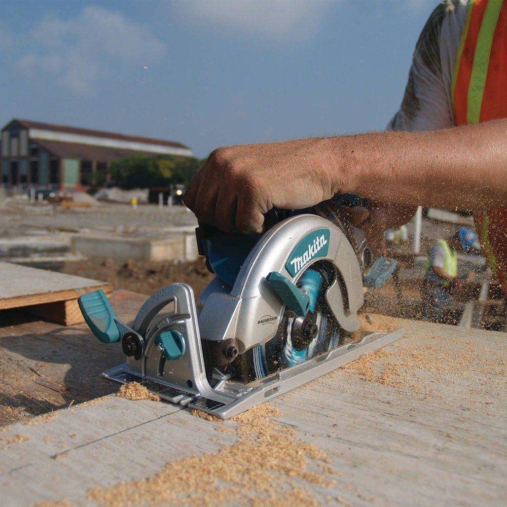 Makita 15 Amp 7-14 in. Corded Lightweight Magnesium Hypoid Circular Saw with built in fan and 24T Carbide blade 5377MG