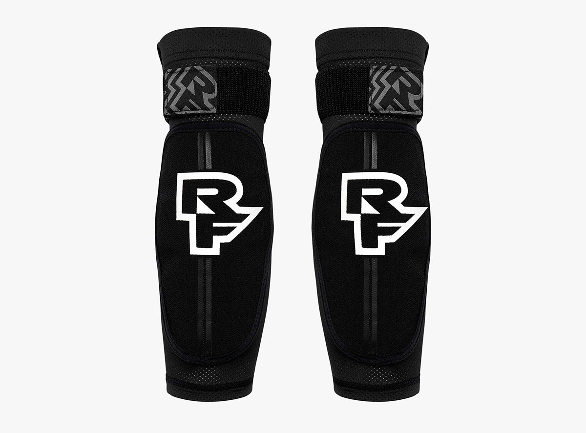 Race Face Indy Elbow - Stealth - 2022