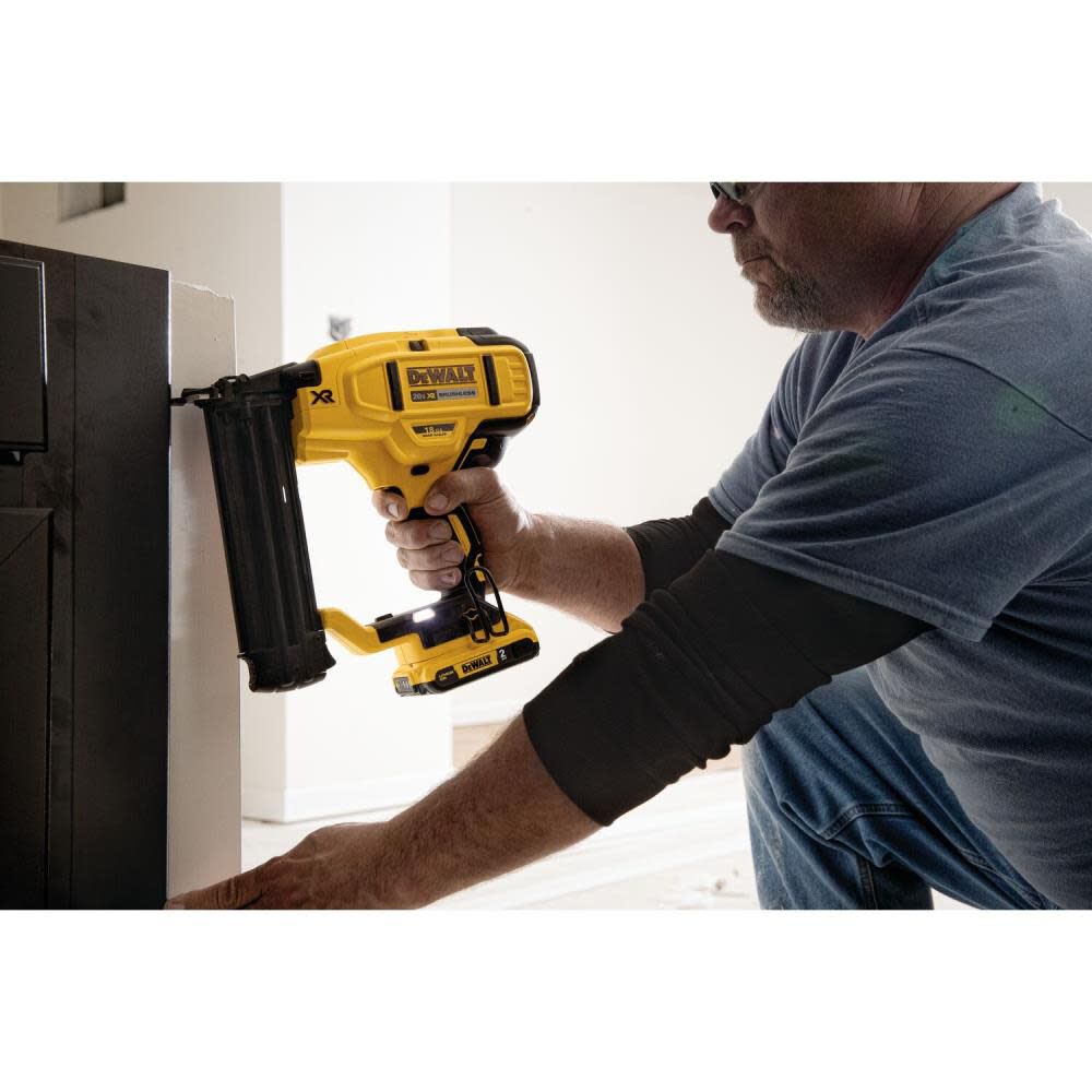 DW 20 V MAX* XR 18 Gauge Brad Nailer Kit DCN680D1 from DW