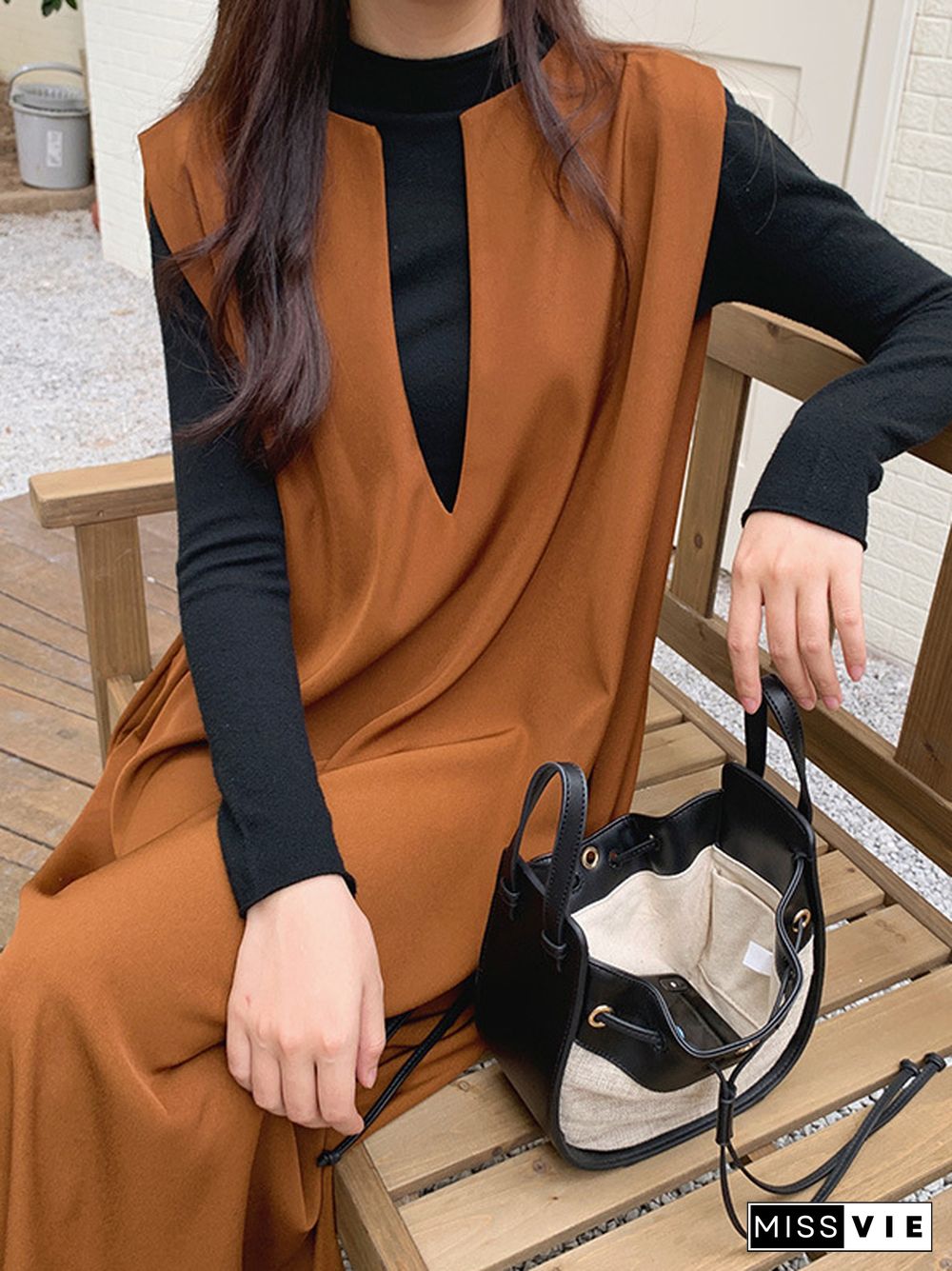 Casual Sleeveless Loose Solid Color V-Neck Midi Dresses